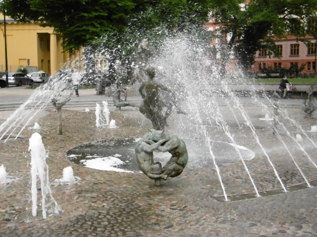 Kunst verwerkt in de fontein in Rostock